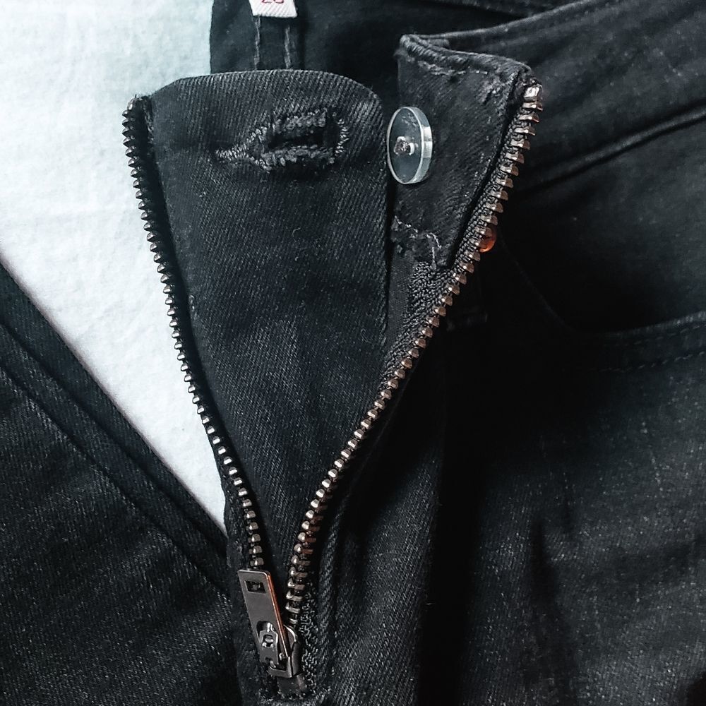 Levi’s 711 Jeans - Picture 4 of 7